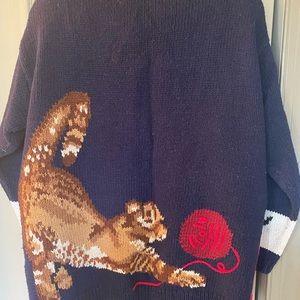 Christmas sweater!! Really cute for cat lovers!!😻